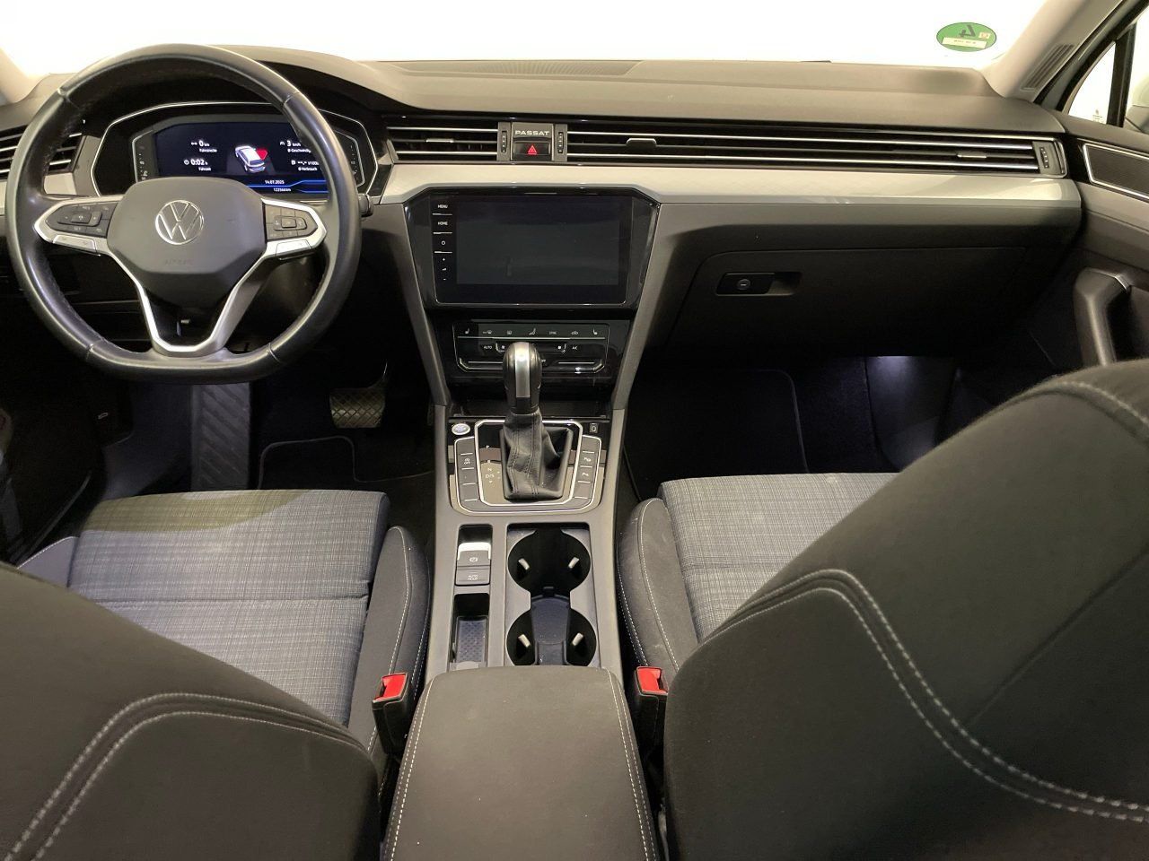 Volkswagen Passat Variant 2.0 TDI Business - Samsaru's Car Outlet