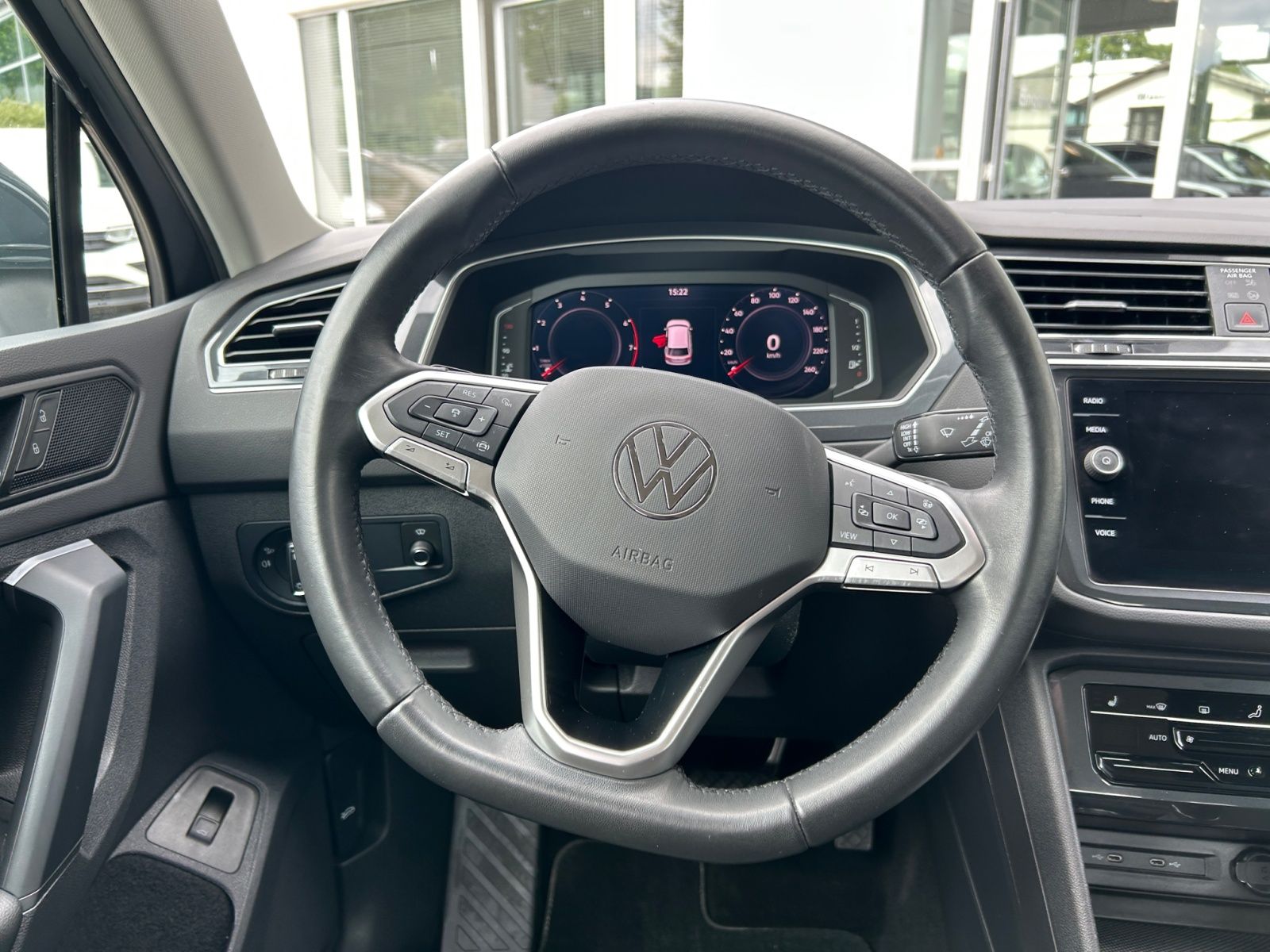 Volkswagen Tiguan 2.0 TSI BMT 4Motion Elegance - Samsaru's Car Outlet