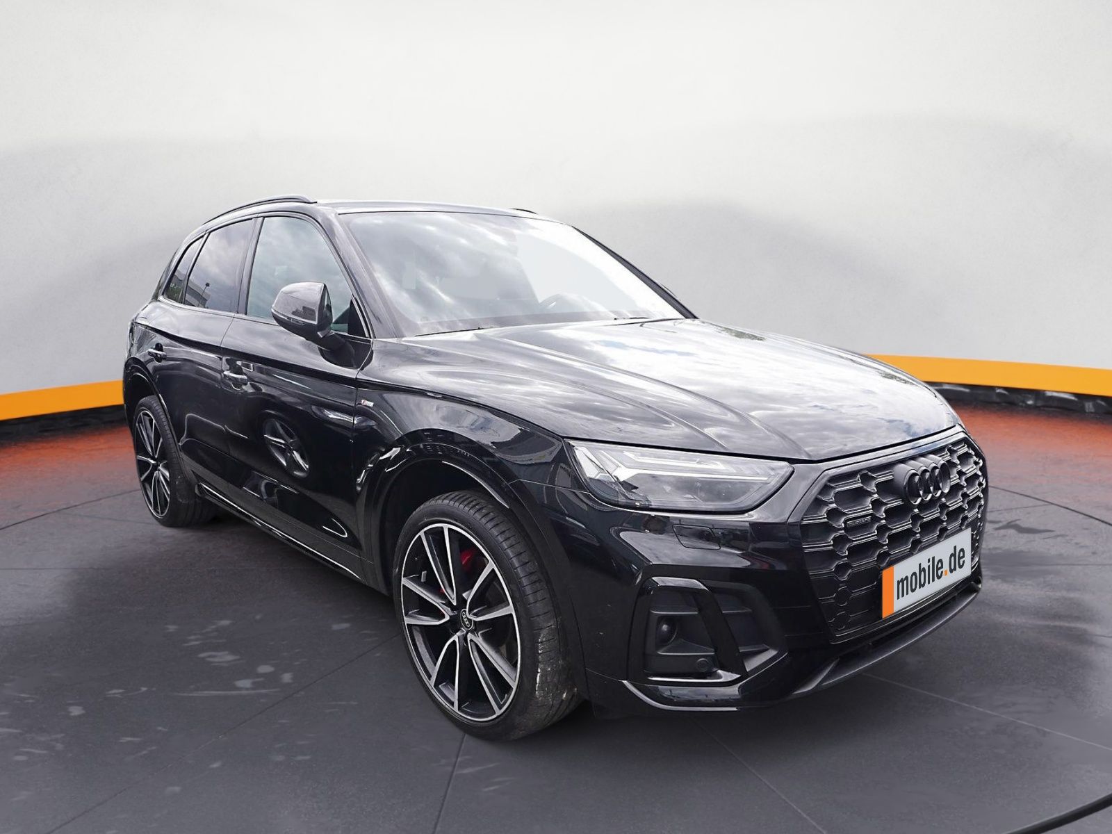 Audi Q5 40 TDI quattro S line - Samsaru's Car Outlet