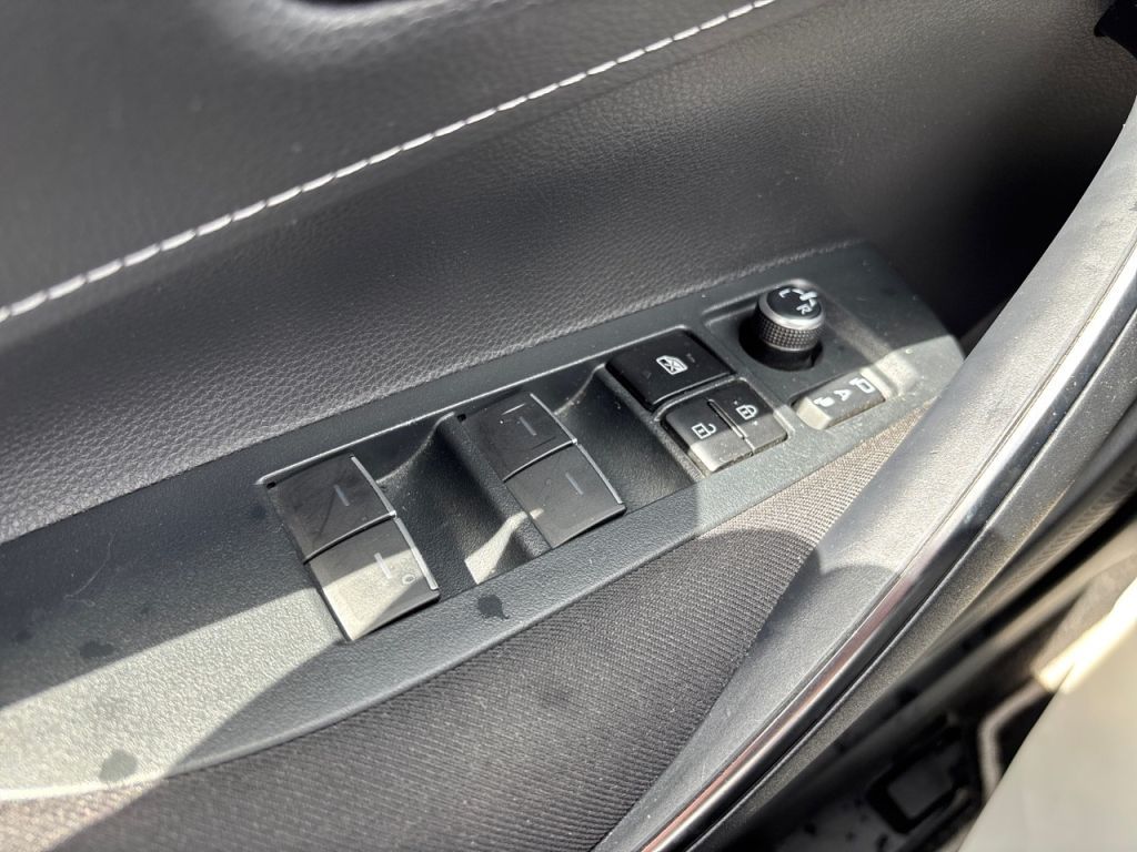 Toyota Corolla 1.8 Hybrid - Samsaru's Car Outlet