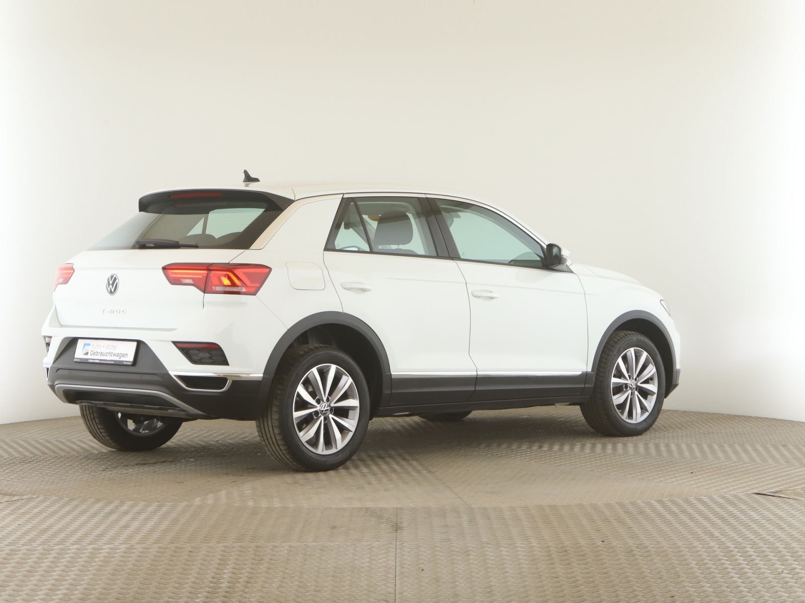 Volkswagen T-Roc 2.0 TDI Style - Samsaru's Car Outlet