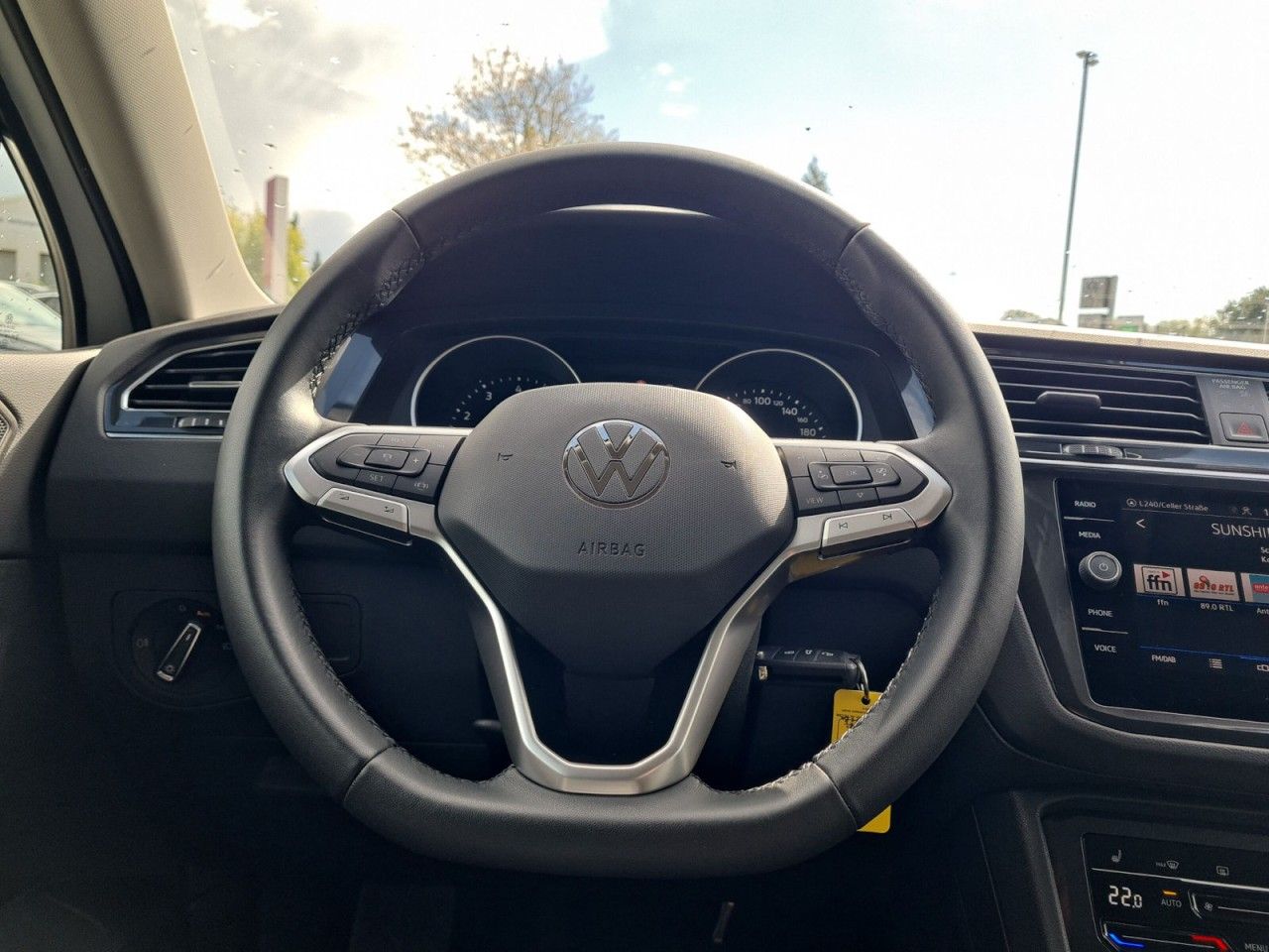 Volkswagen Tiguan 1.5 TSI Life - Samsaru's Car Outlet