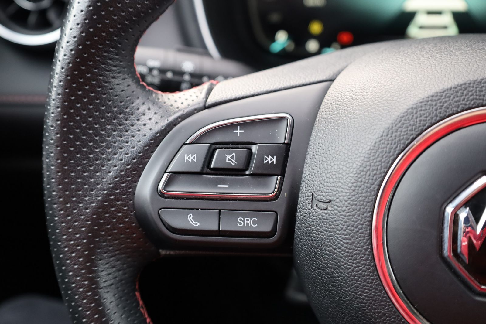 MG HS 1.5 T-GDI Luxury Aut. LED Navi Pano 360°