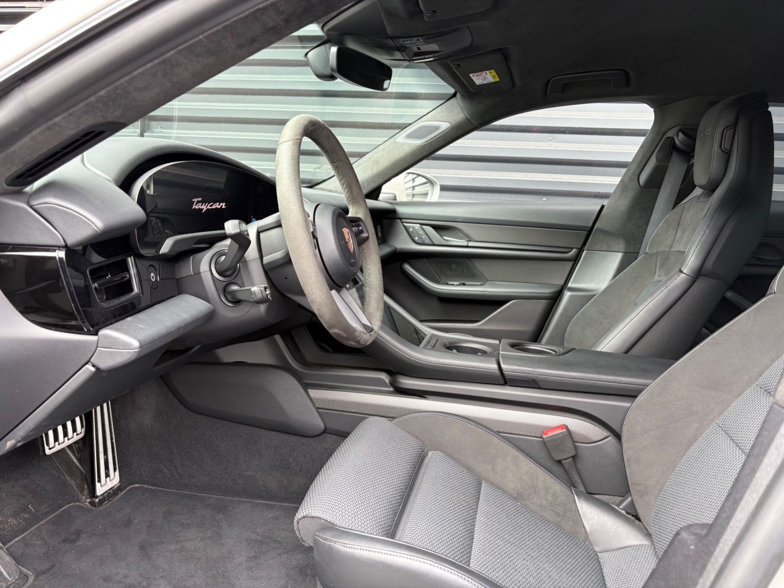 Porsche Taycan  Turbo  -Cross Turismo-1.HAND