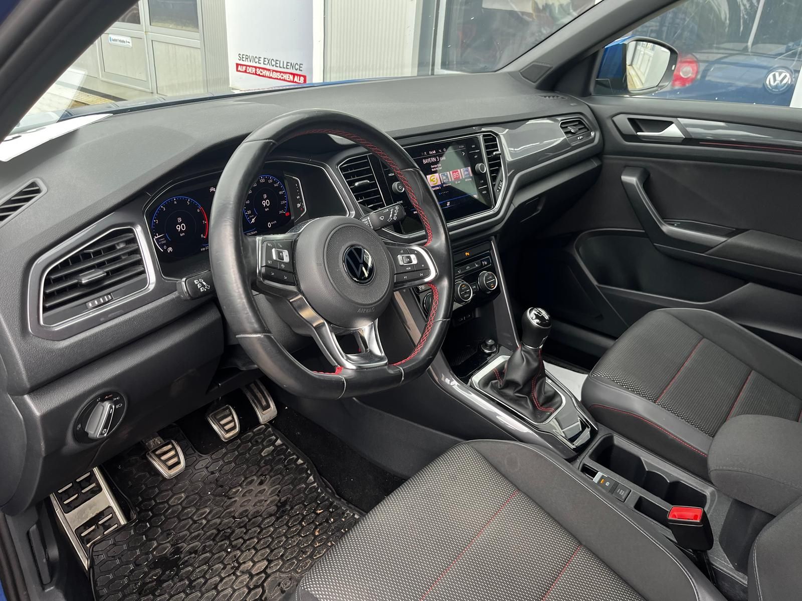Volkswagen T-Roc 1.5 TSI Sport - Samsaru's Car Outlet