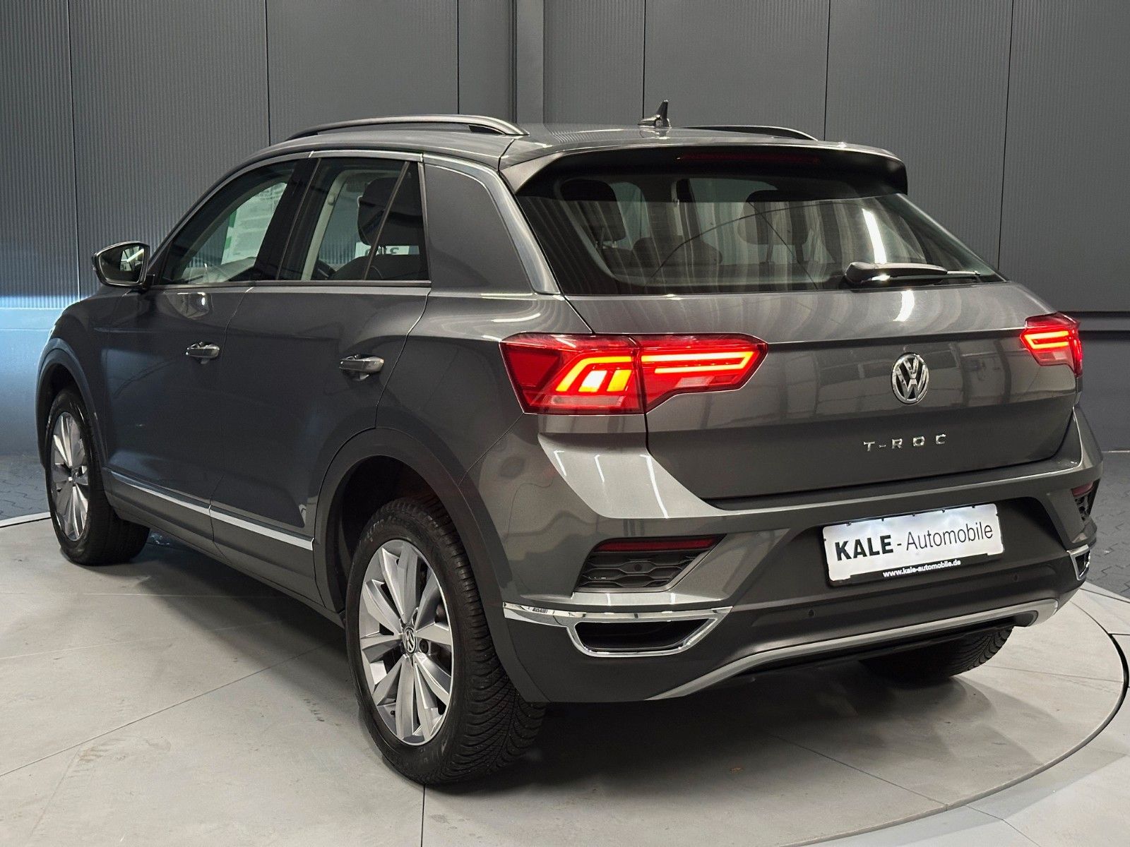 Volkswagen T-Roc 2.0 TDI DSG Style - Samsaru's Car Outlet