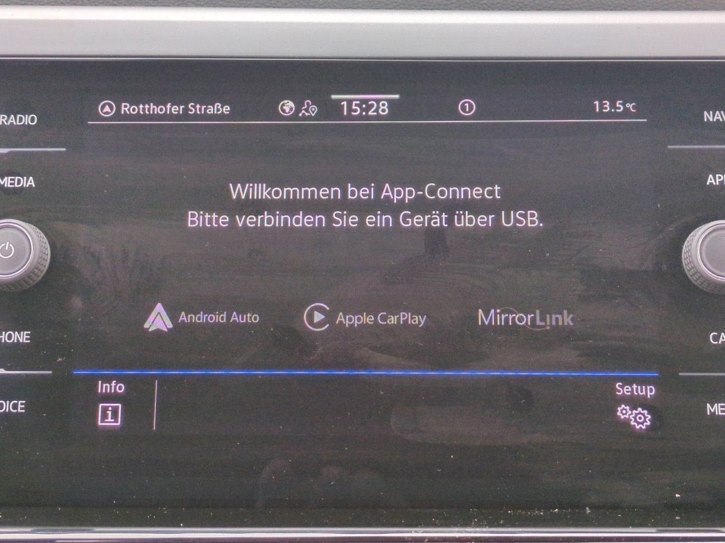 Volkswagen Taigo R-LINE 1.0TSI - Samsaru's Car Outlet