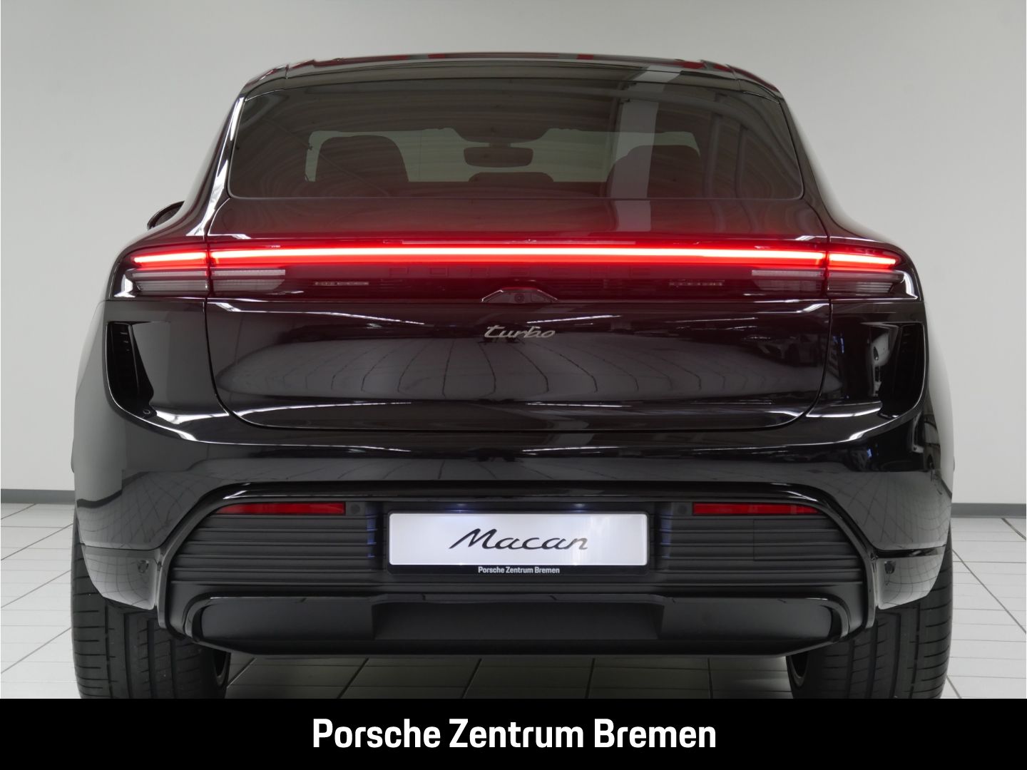 Porsche Macan Electric Turbo Sportpaket - Samsaru's Car Outlet