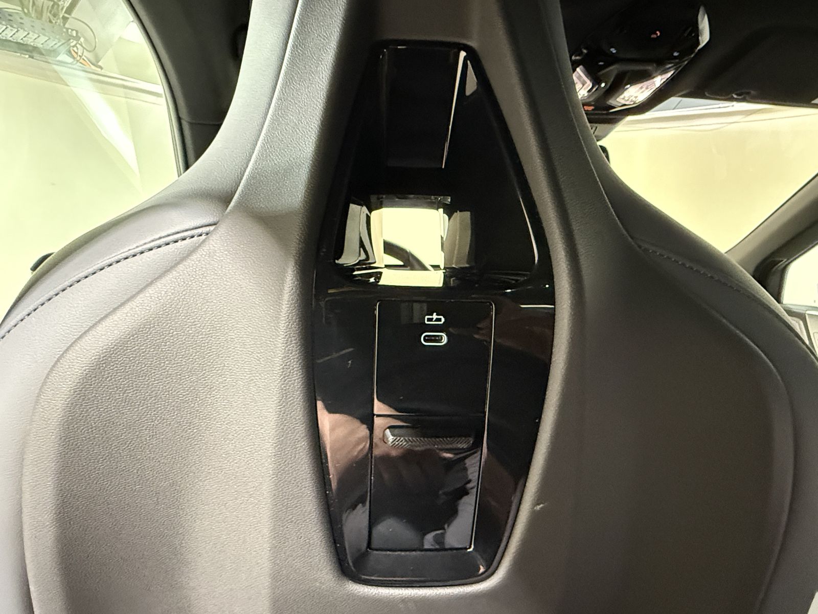 BMW iX xDrive60 M Sportpaket AHK Luftfeder B&W ACC