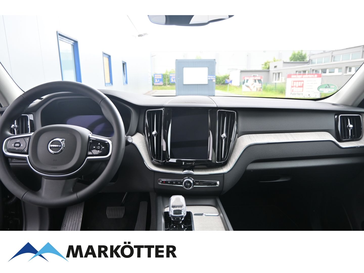 Volvo XC60 T6 AWD Plus Bright Recharge Plug-In Hybrid - Samsaru's Car Outlet