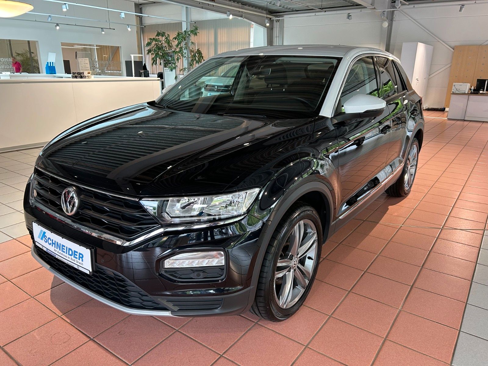 Volkswagen T-ROC 1.5 TSI United - Samsaru's Car Outlet