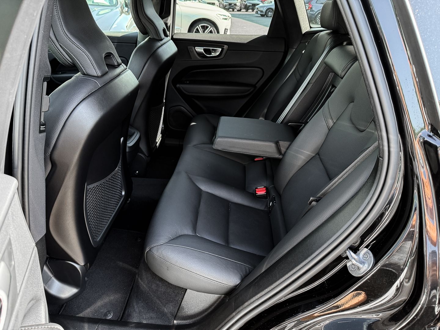 Volvo XC60 Plus Dark AWD B4 Diesel EU6d StandHZG AHK D