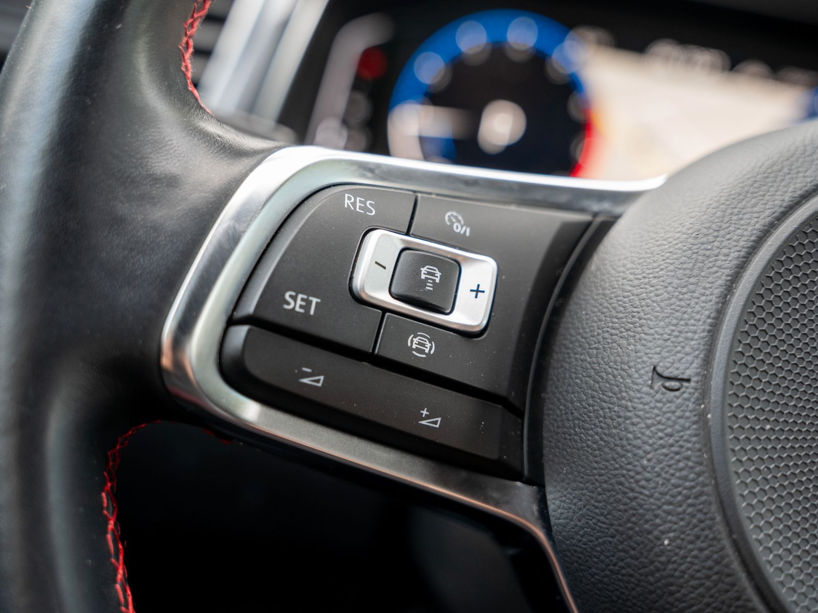 Volkswagen T-ROC Sport 1.5 TSI - Samsaru's Car Outlet