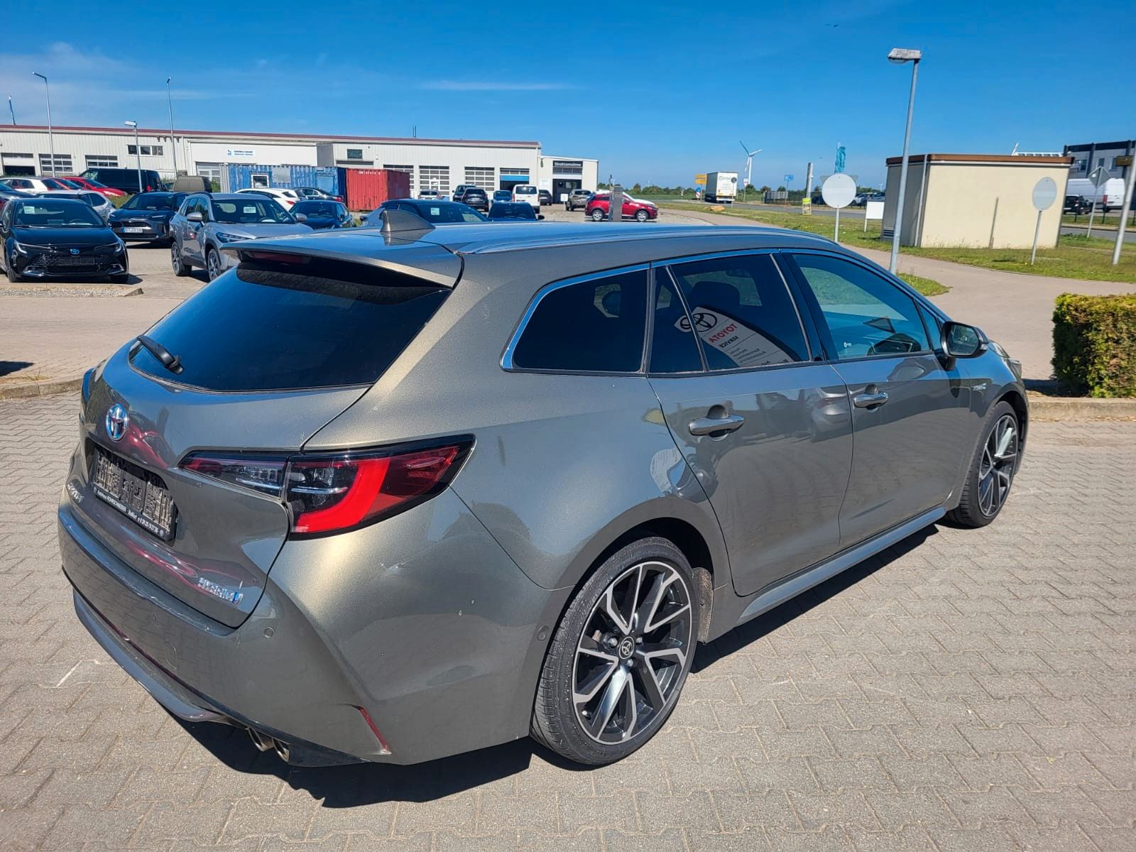 Toyota Corolla Touring Sports Hybrid Lounge - Samsaru's Car Outlet