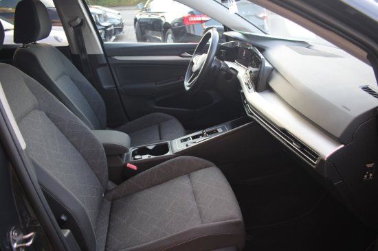 Volkswagen Golf VIII Variant 1.5 eTSI Life DSG - Samsaru's Car Outlet