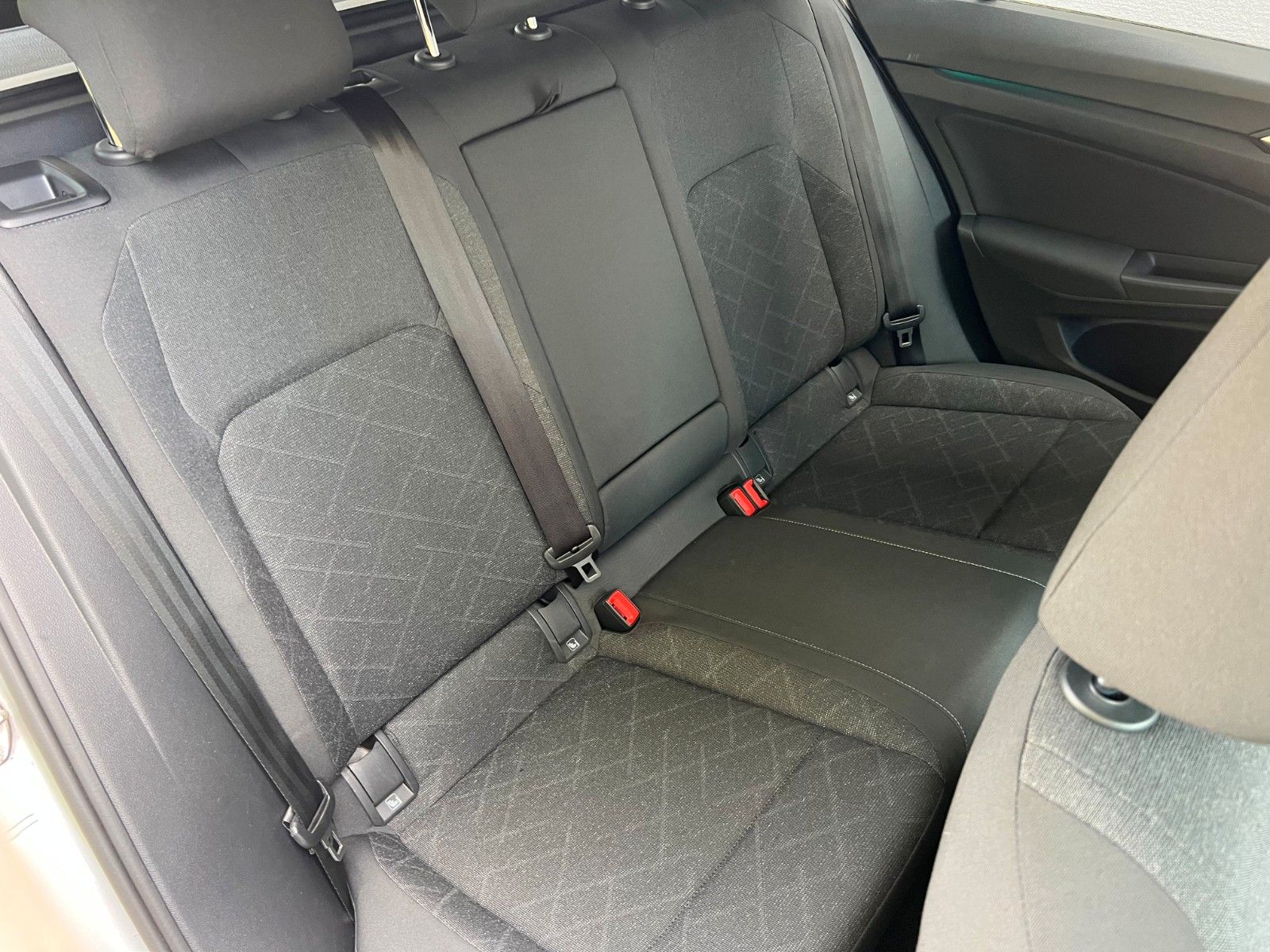 Volkswagen Golf VIII Variant Life eTSI - Samsaru's Car Outlet