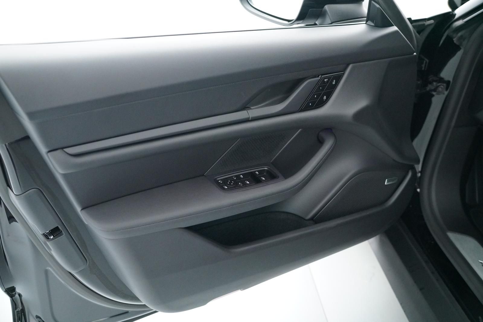Porsche TAYCAN 4S 75-JAHRE+BOSE+PANO+21" EXCLUSIVE FELGE