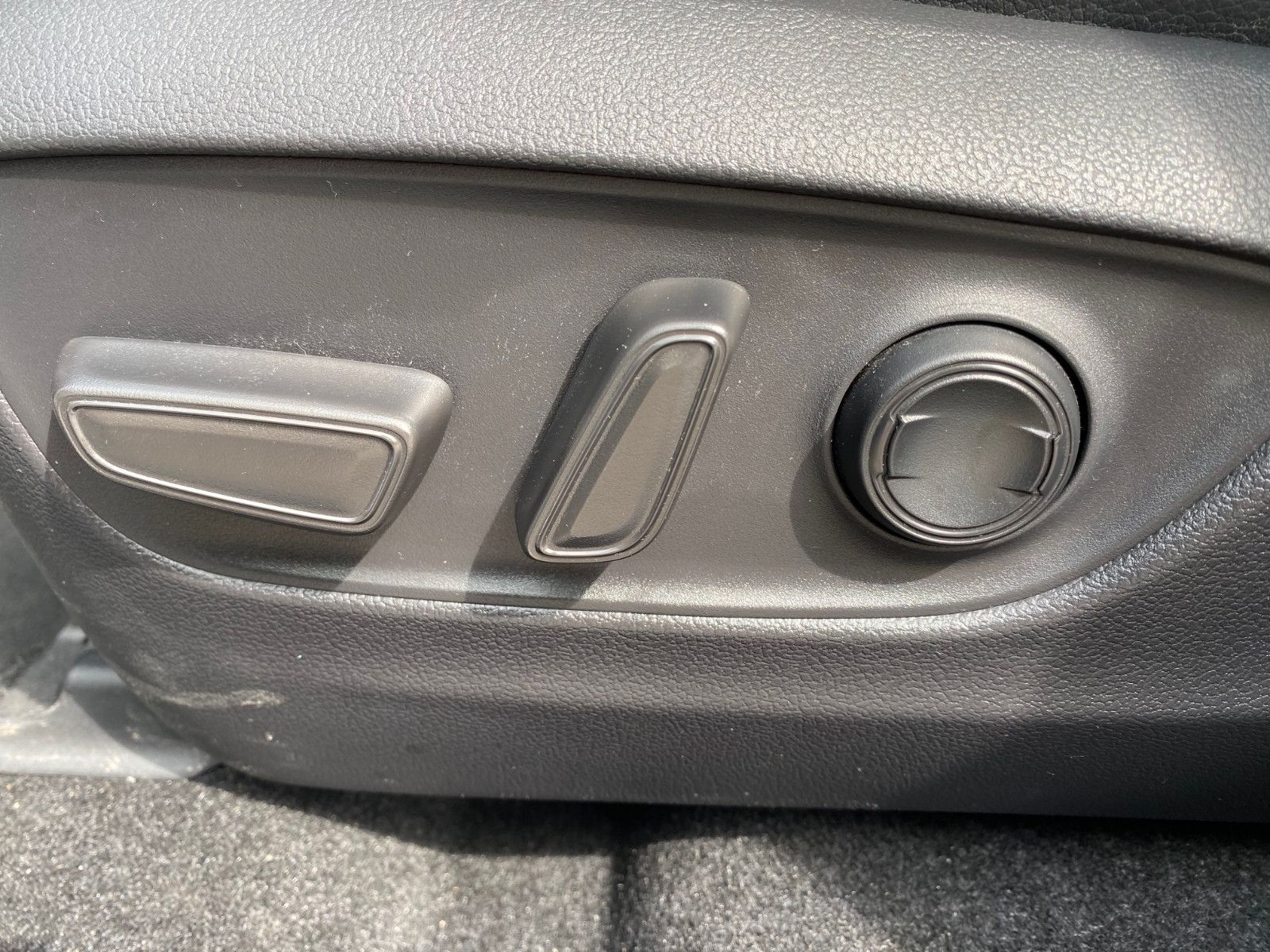 Toyota RAV 4 2.5 Executive Hybrid 4WD - Samsaru's Car Outlet