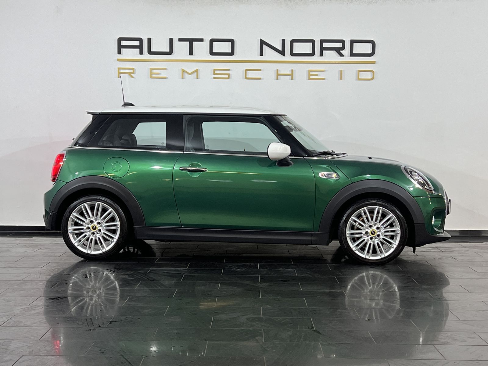 MINI Cooper SE Trim - Samsaru's Car Outlet