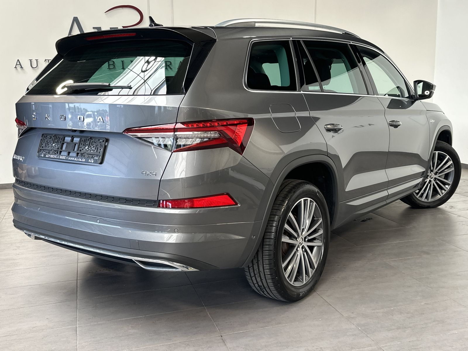 Skoda Kodiaq 4x4 L&K NAV+MATRIX+360+PANO+AHK+STANDHEIZ