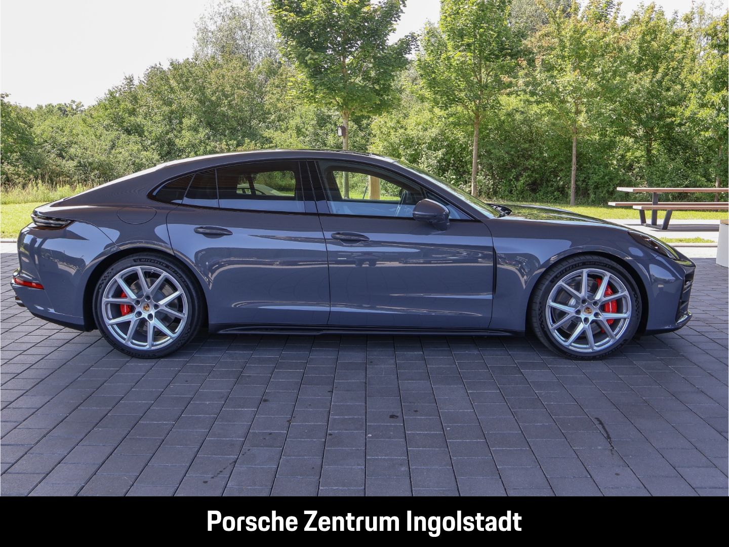 Porsche Panamera GTS, Panoramadach, Hinterachslenkung, e
