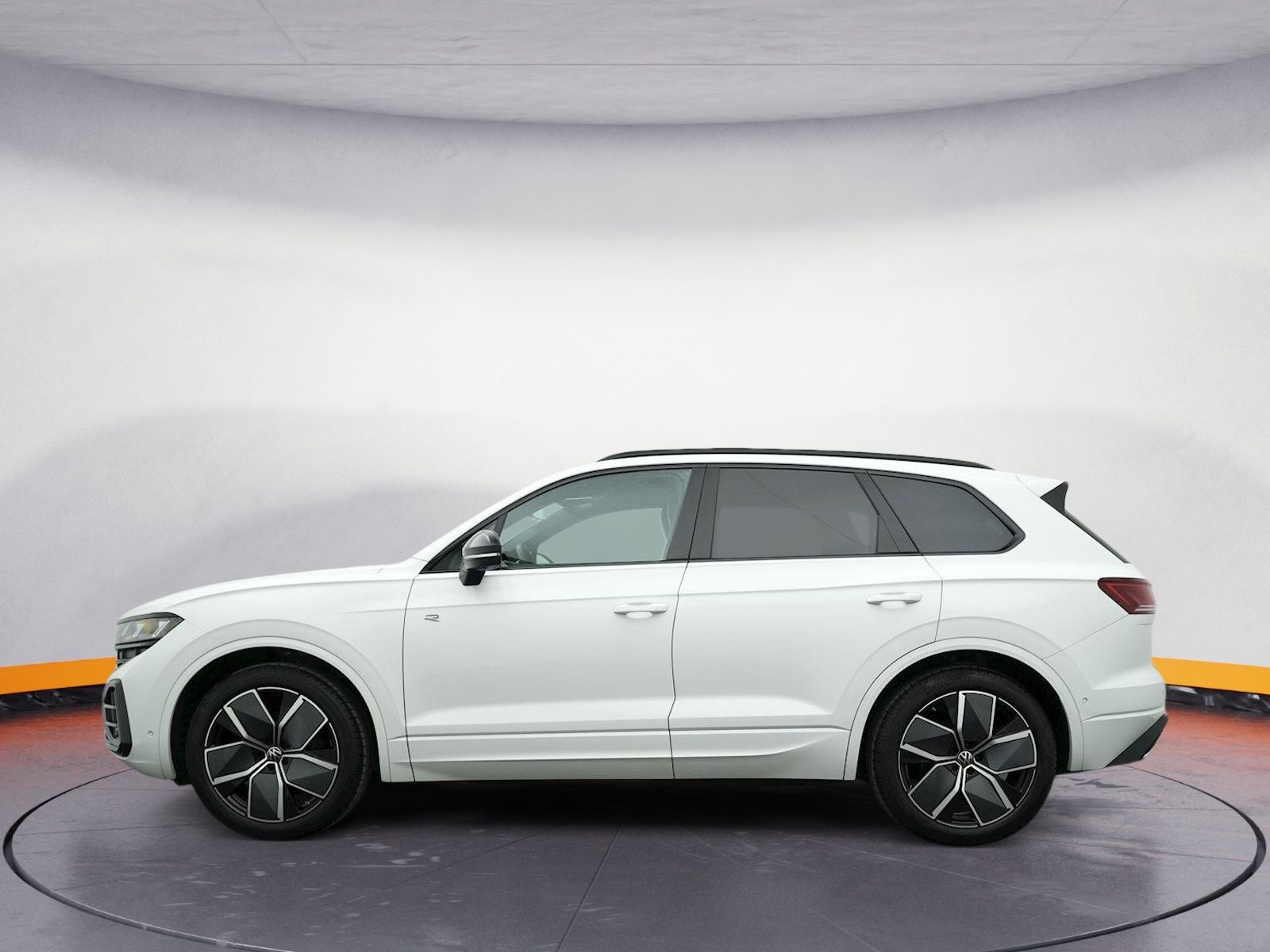 Volkswagen Touareg 3.0 TDI R-Line - Samsaru's Car Outlet