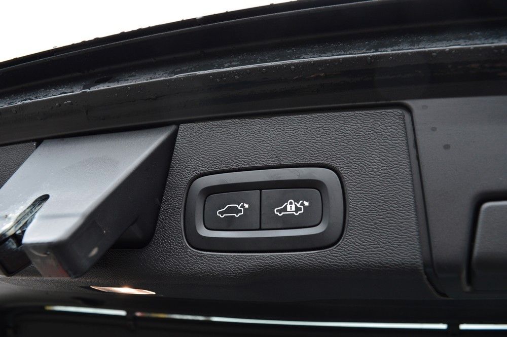 Volvo XC60 B4 D AWD Plus Dark Auto *Nappa Amber+AHK+WR