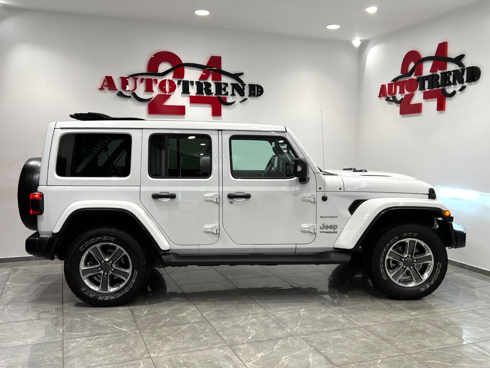 Jeep Wrangler Unlimited Sahara Softtop Sky One-Touch