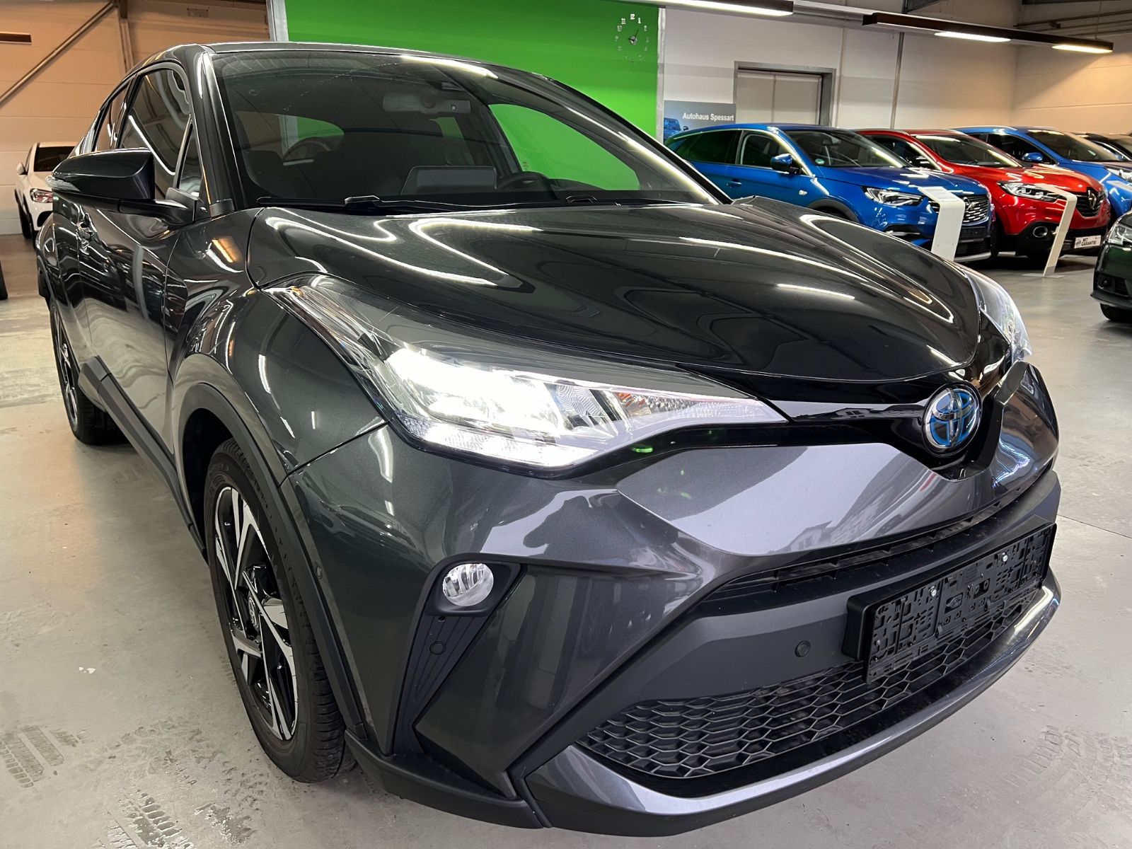 Toyota C-HR Hybrid - Samsaru's Car Outlet