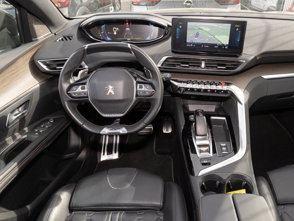 Peugeot 3008 Hybrid 300 GT +OBC7.4kW+AHK+PANO+SHZ+LEDER+