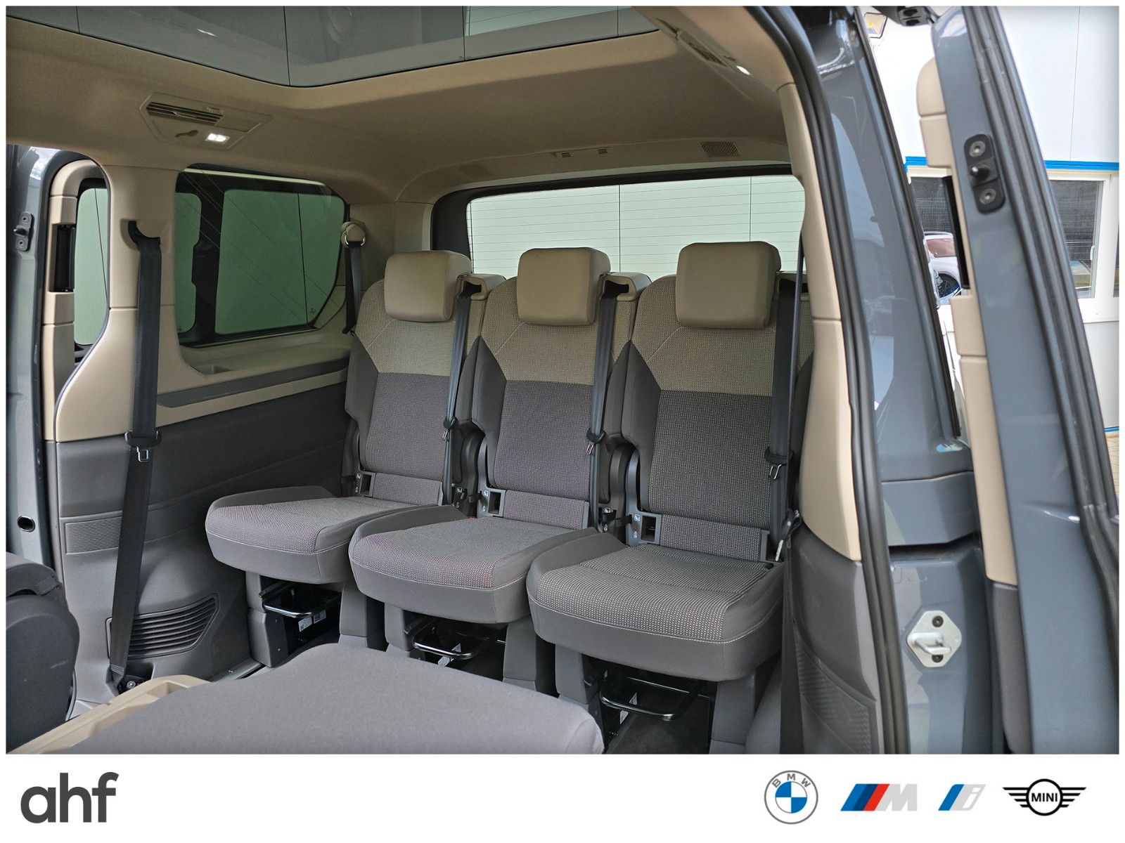 Volkswagen T7 Multivan EDITION - Samsaru's Car Outlet