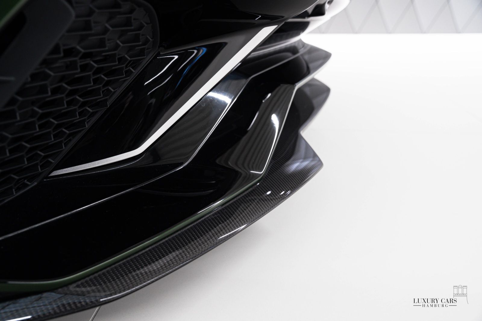 Lamborghini Aventador Ultimae - Samsaru's Car Outlet