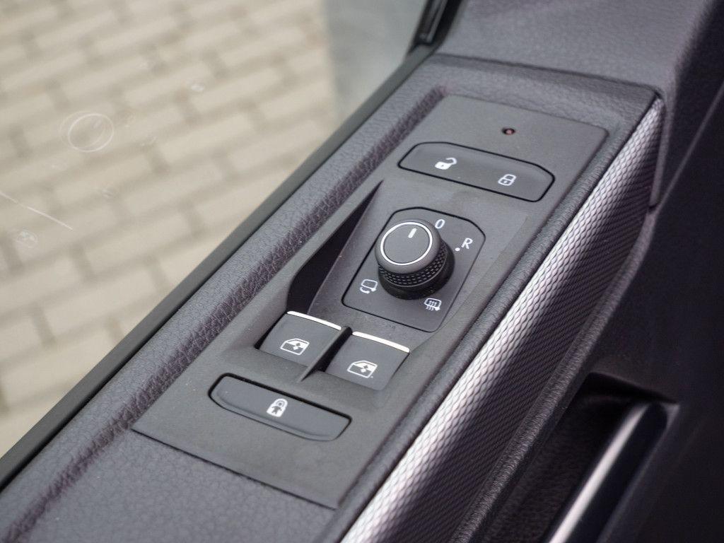 Volkswagen T6.1 Multivan 2.0TDI DSG - Samsaru's Car Outlet