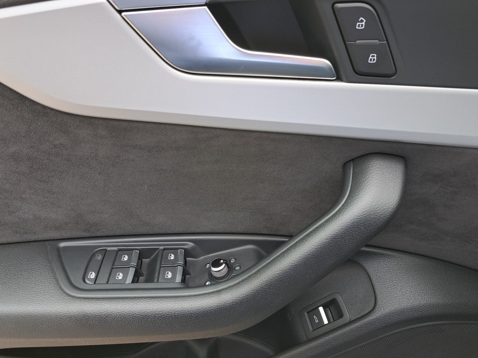 Audi A4 Avant advanced 40 TFSI S tronic - Samsaru's Car Outlet