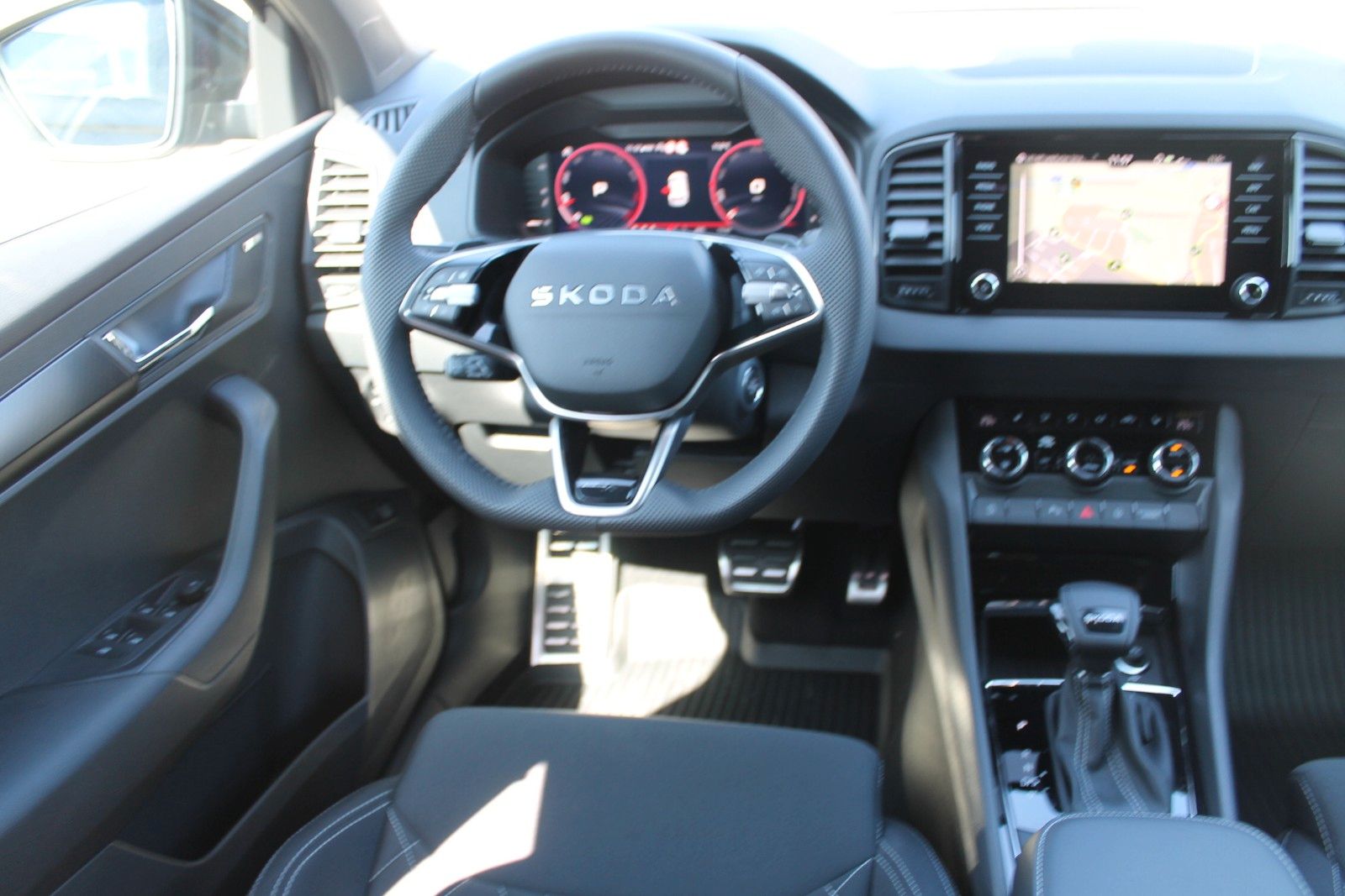 Skoda Karoq 1.5 TSI DSG Sportline AHK/NAVI/ACC/Canton