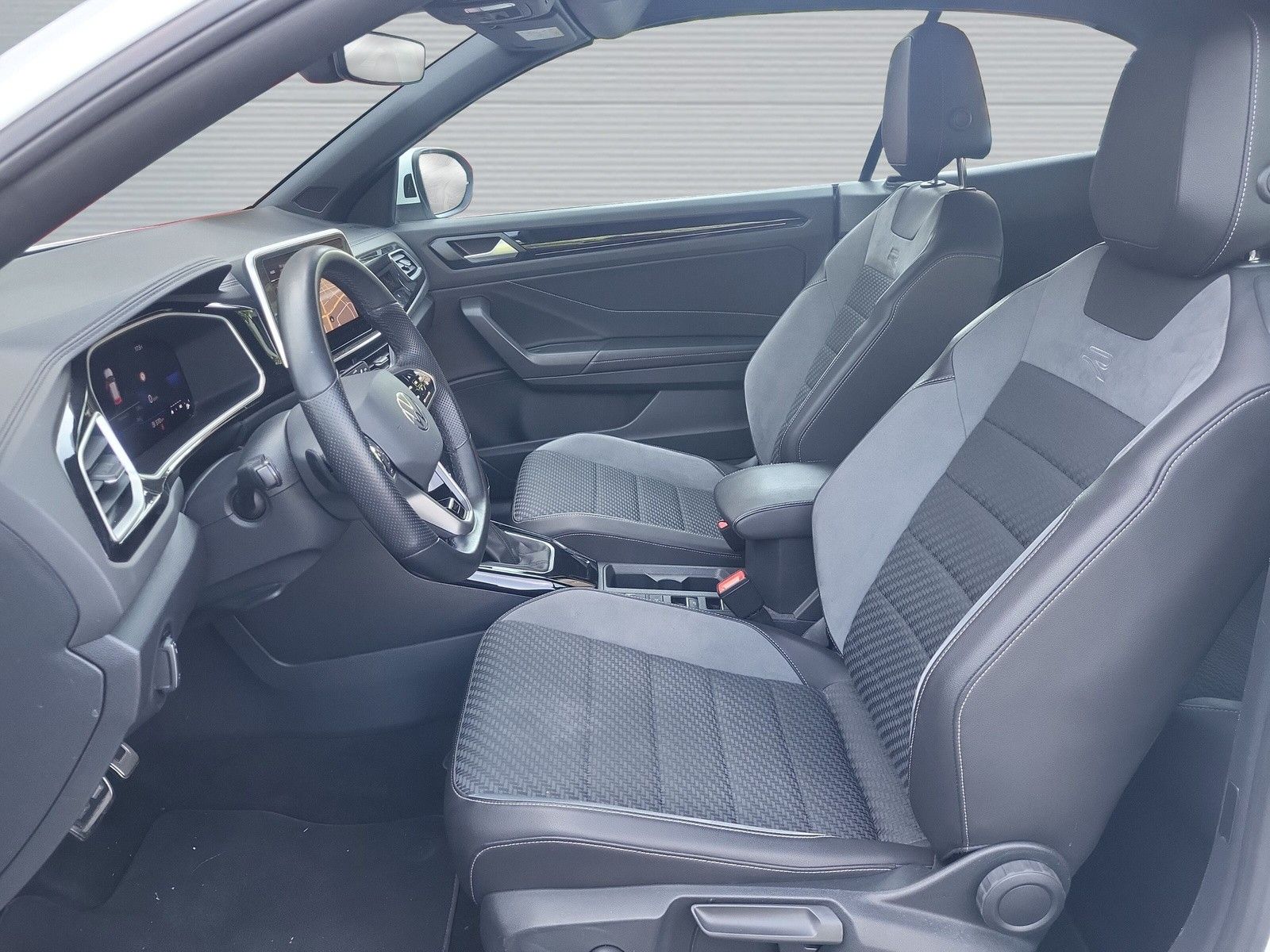 Volkswagen T-Roc 1.5 TSI R-Line - Samsaru's Car Outlet