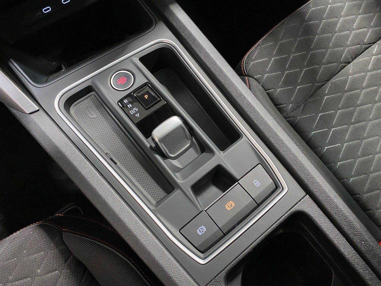 Seat Leon Sportstourer FR AHK Kamera Navi SHZ LED DAB