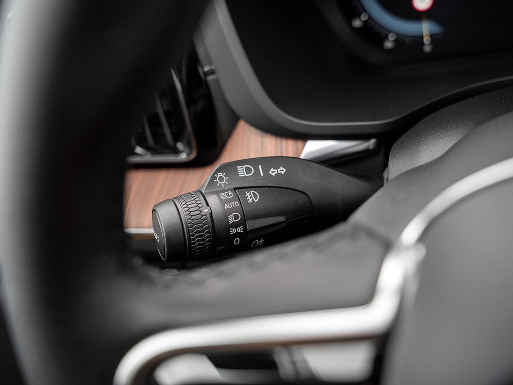 Volvo XC60 T8 AWD Ultra Dark