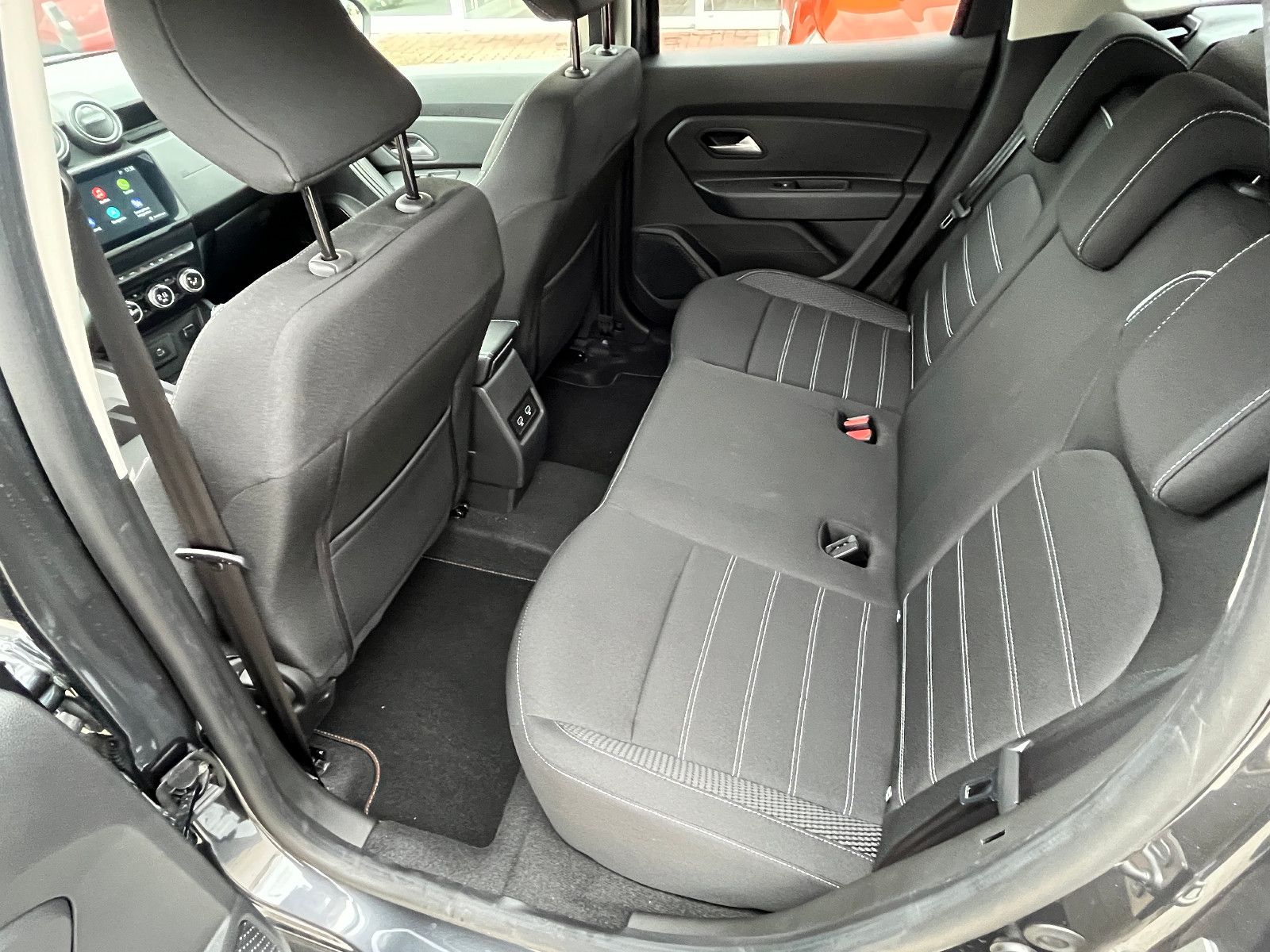 Dacia Duster TCe100 Prestige - Samsaru's Car Outlet