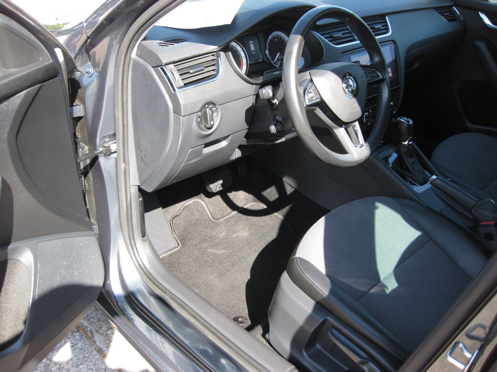 Skoda Octavia Combi Paket Business - Samsaru's Car Outlet