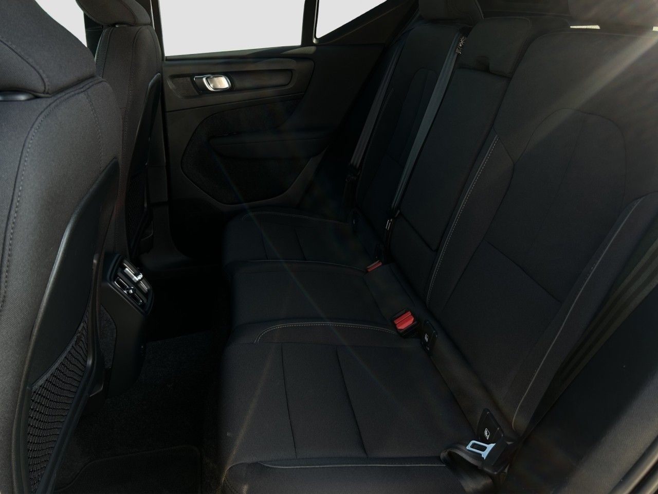 Volvo XC40 Core Pure Electric/Navi/LED/AHK/StHz/19Zoll