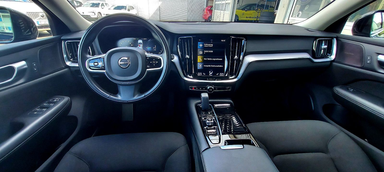 Volvo V60 T6 R-Design Expression Plug-In Hybrid AWD