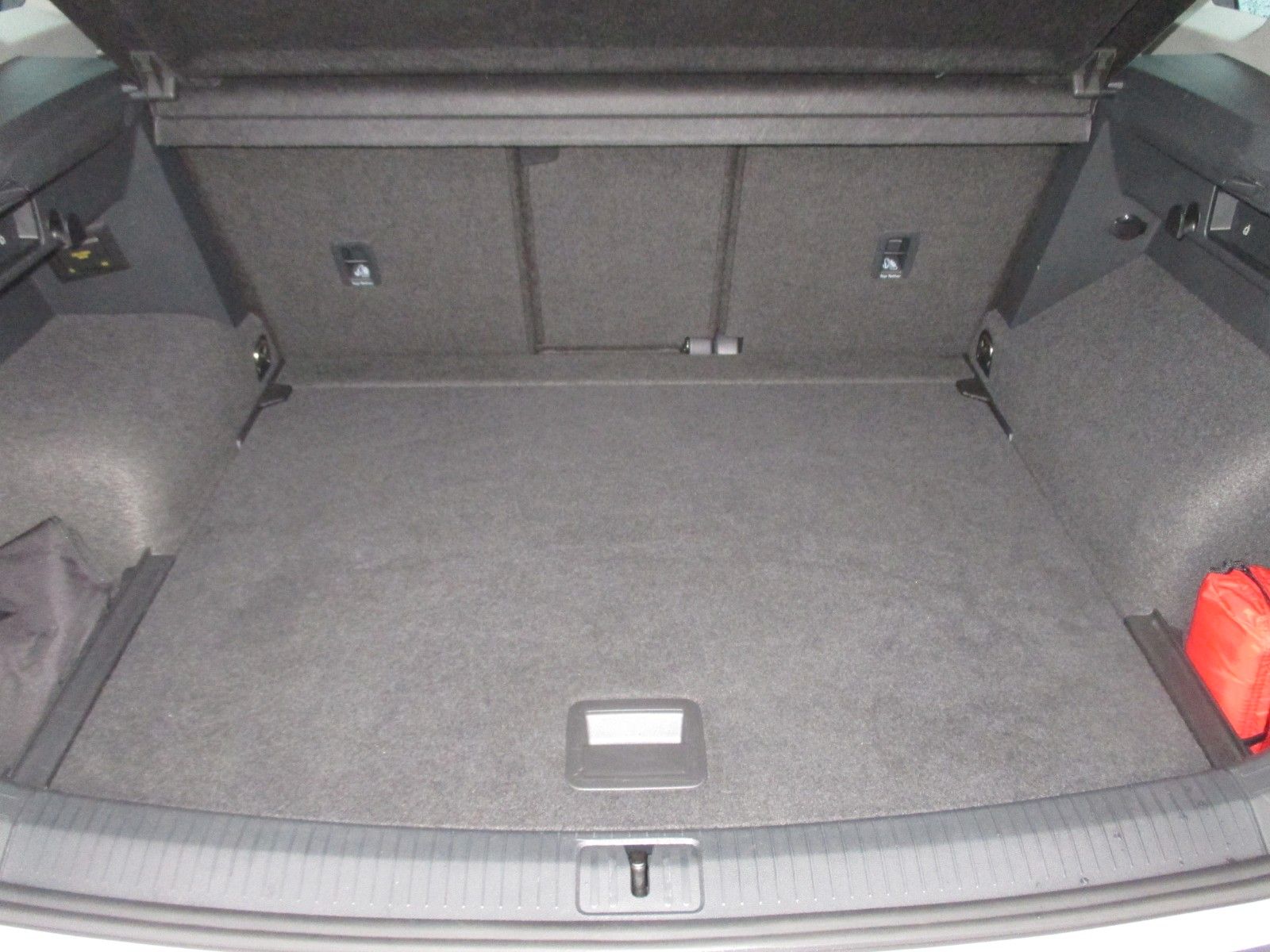 Volkswagen Tiguan 2.0 TDI DSG Active - Samsaru's Car Outlet