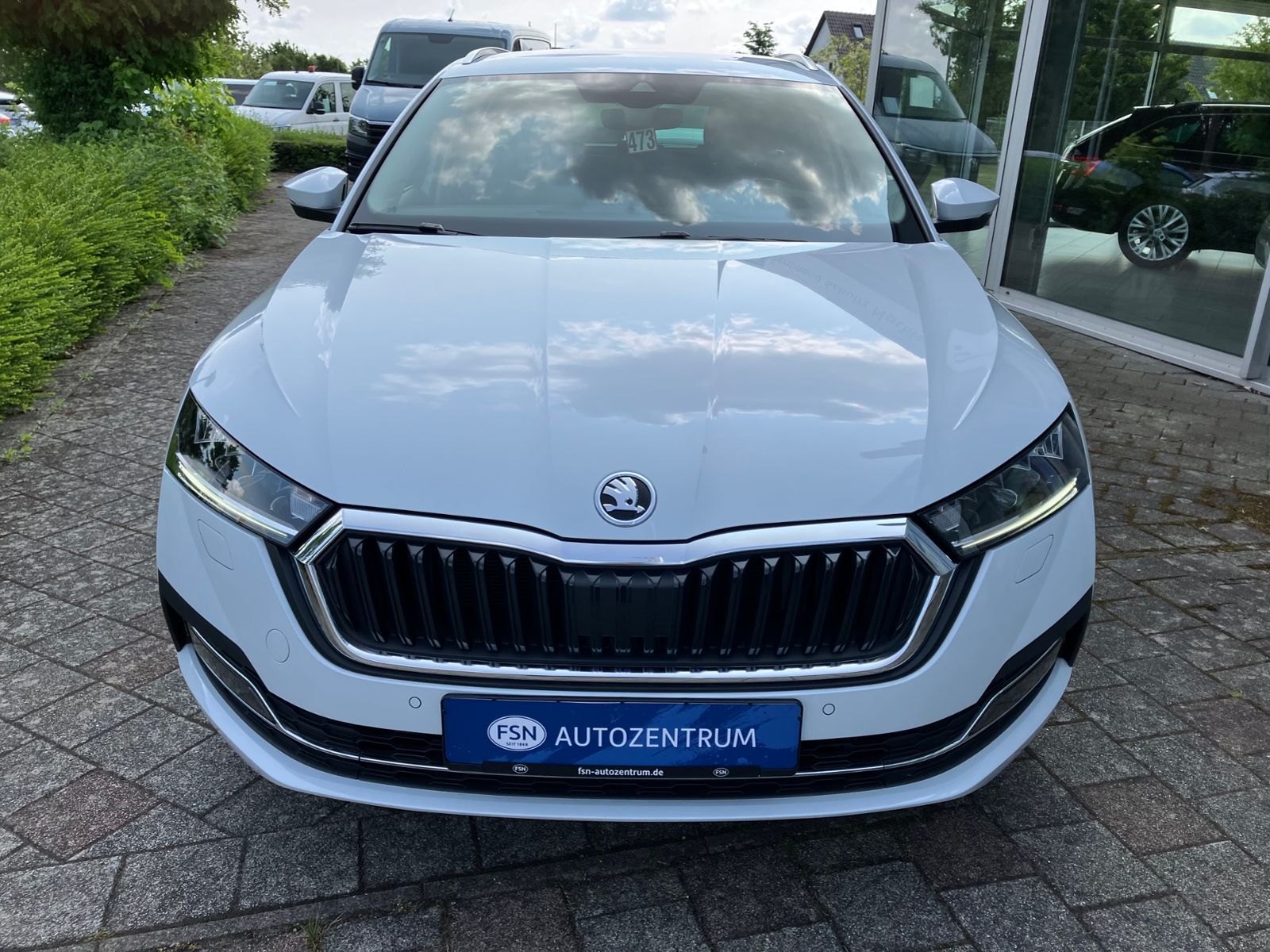 Skoda Octavia Combi 2.0 TDI Style - Samsaru's Car Outlet
