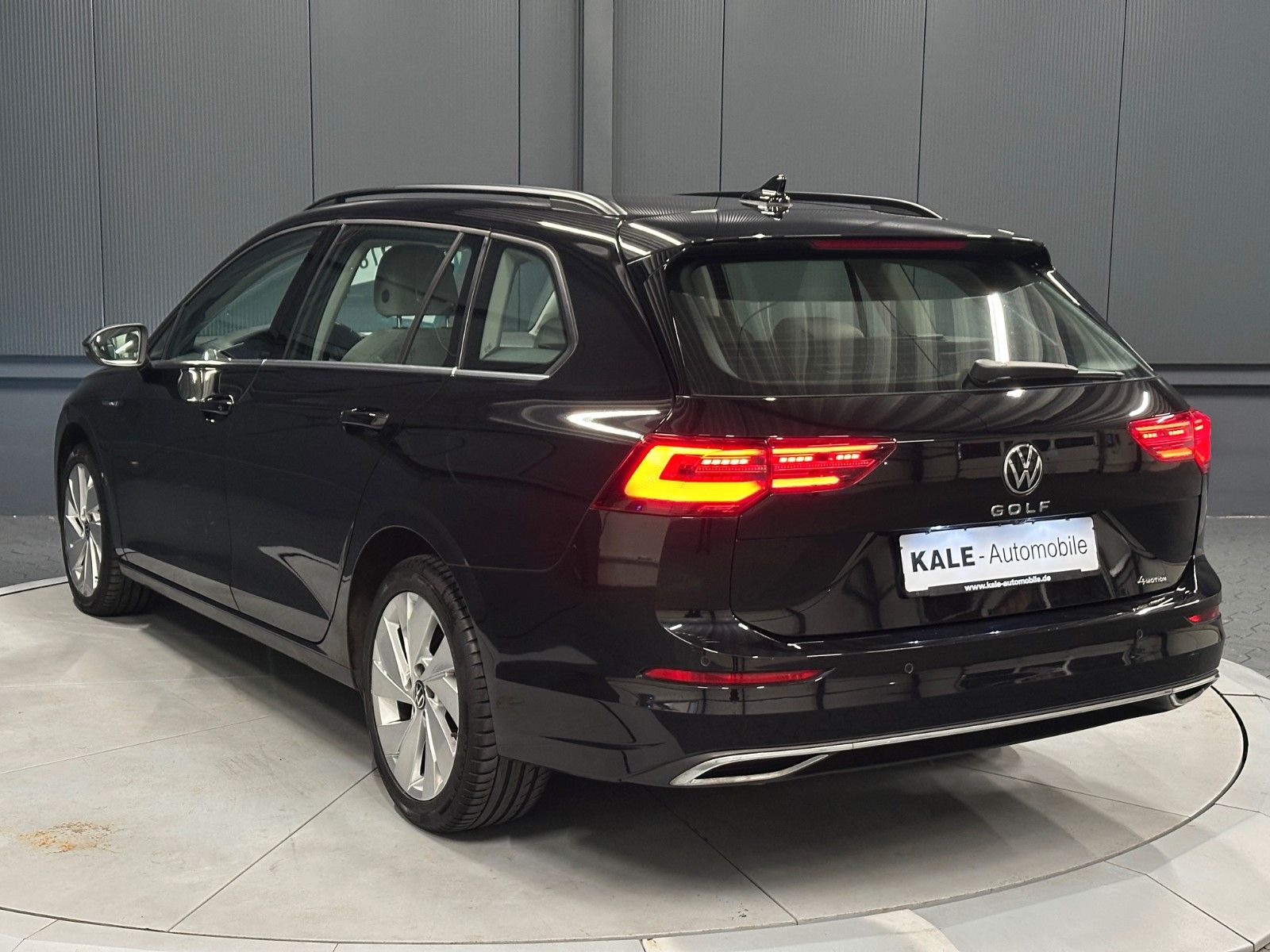 Volkswagen Golf VIII Variant Style 4Motion*Standhzg*AHK*KAM