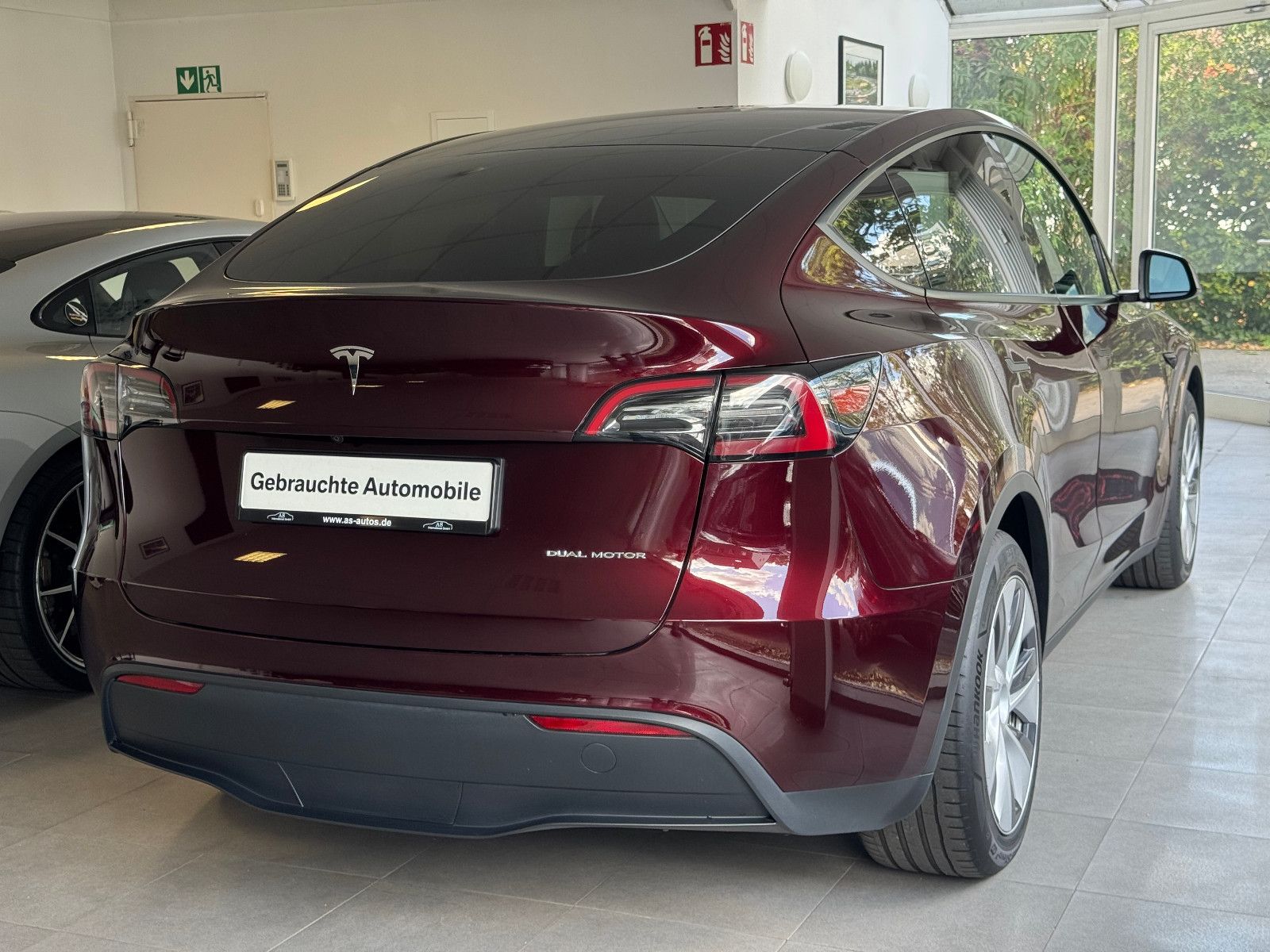 Tesla Model Y Long Range Dual Motor AWD MidnightCherry