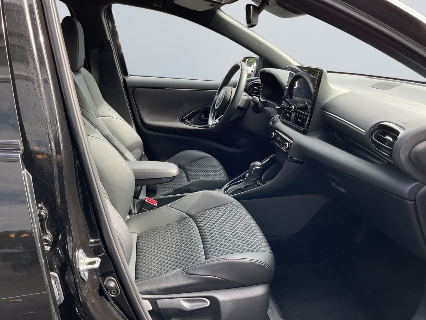 Toyota Yaris Hybrid 130 1.5 Style *LED*ACC*CAM*SHZ*Navi