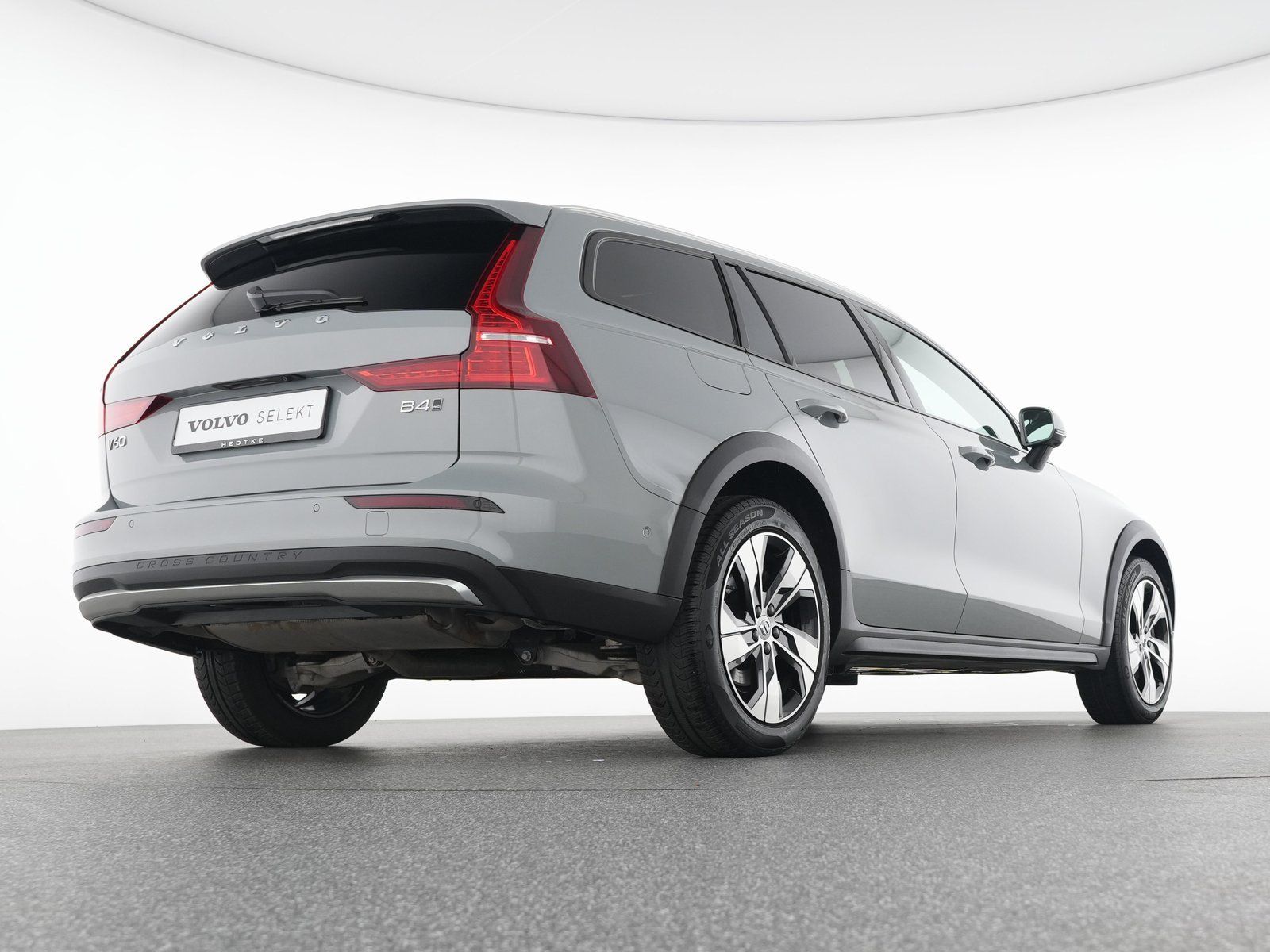Volvo V60 CC B4 AWD Plus SONDERFINANZIERUNG 1,99%*