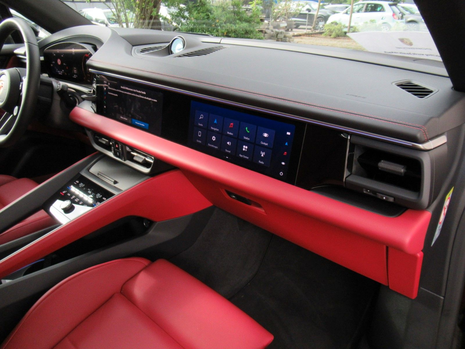 Porsche MACAN 4e - Samsaru's Car Outlet
