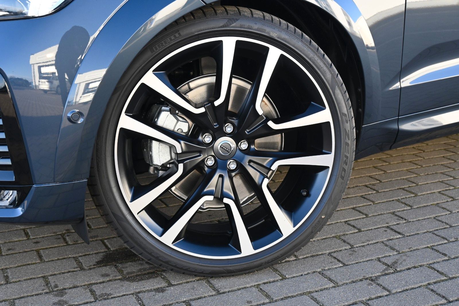 Volvo XC60 B5 B AWD Ultra Dark*PANO*360°*LUFT*ACC*AHK